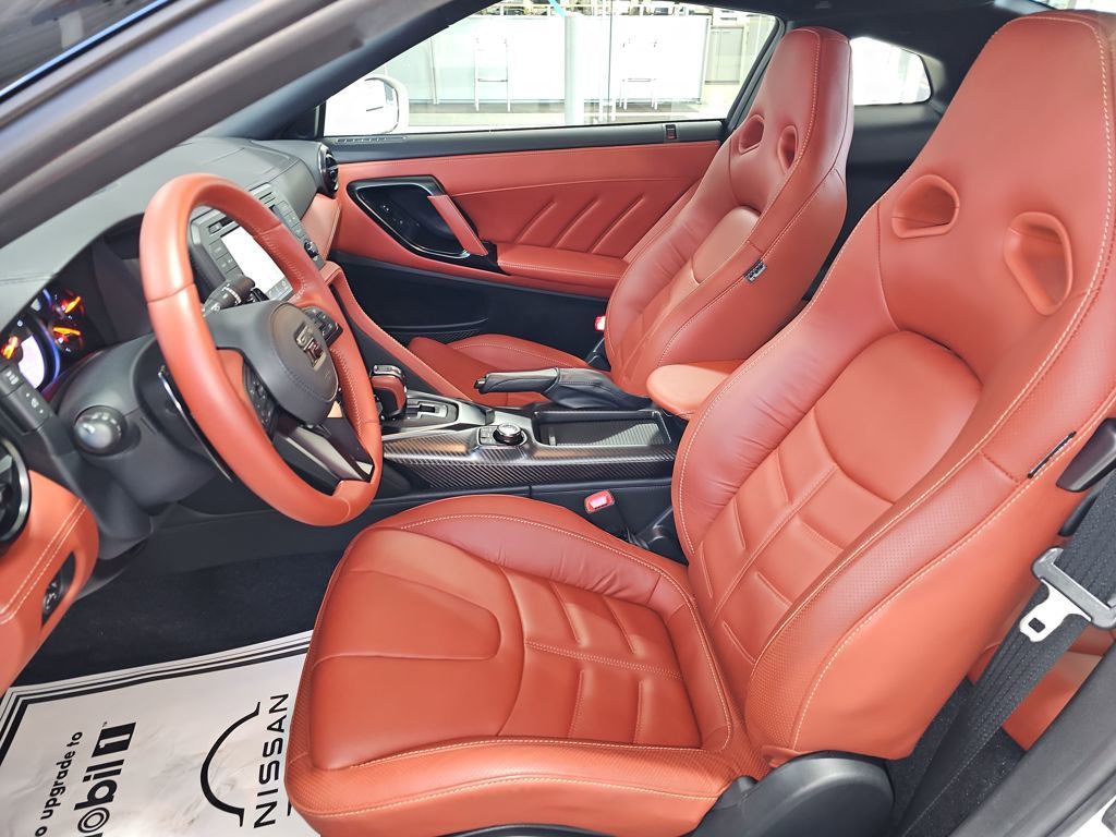 Used 2024 Nissan GT-R Premium w/ Premium Interior Package image 27