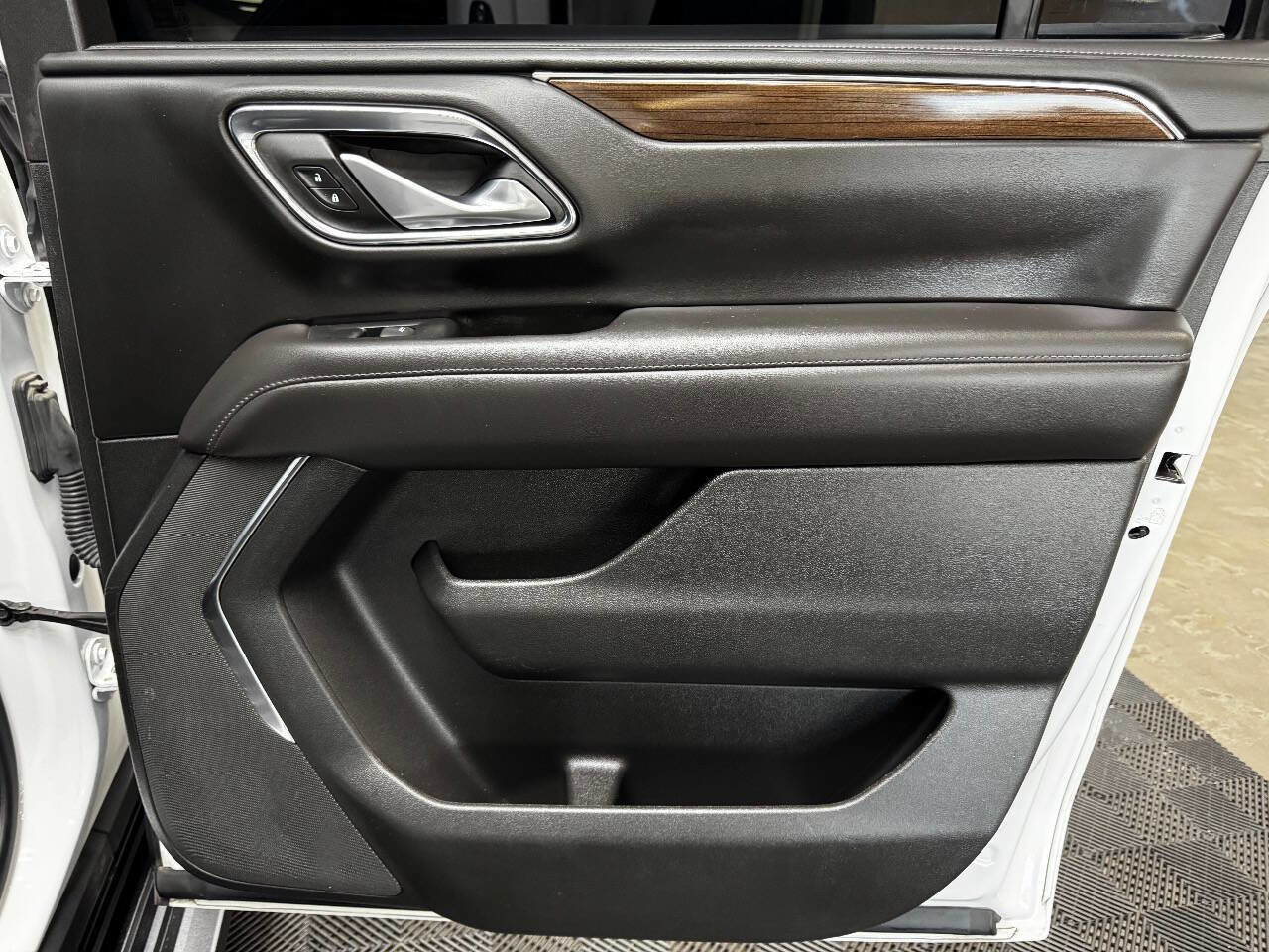 Used 2023 GMC Yukon XL SLE image 49