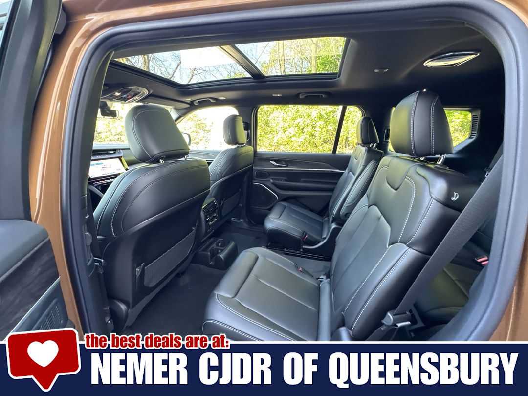 New 2026 Jeep Grand Cherokee L Limited w/ Limited Altitude Package AWD/4WD image 23