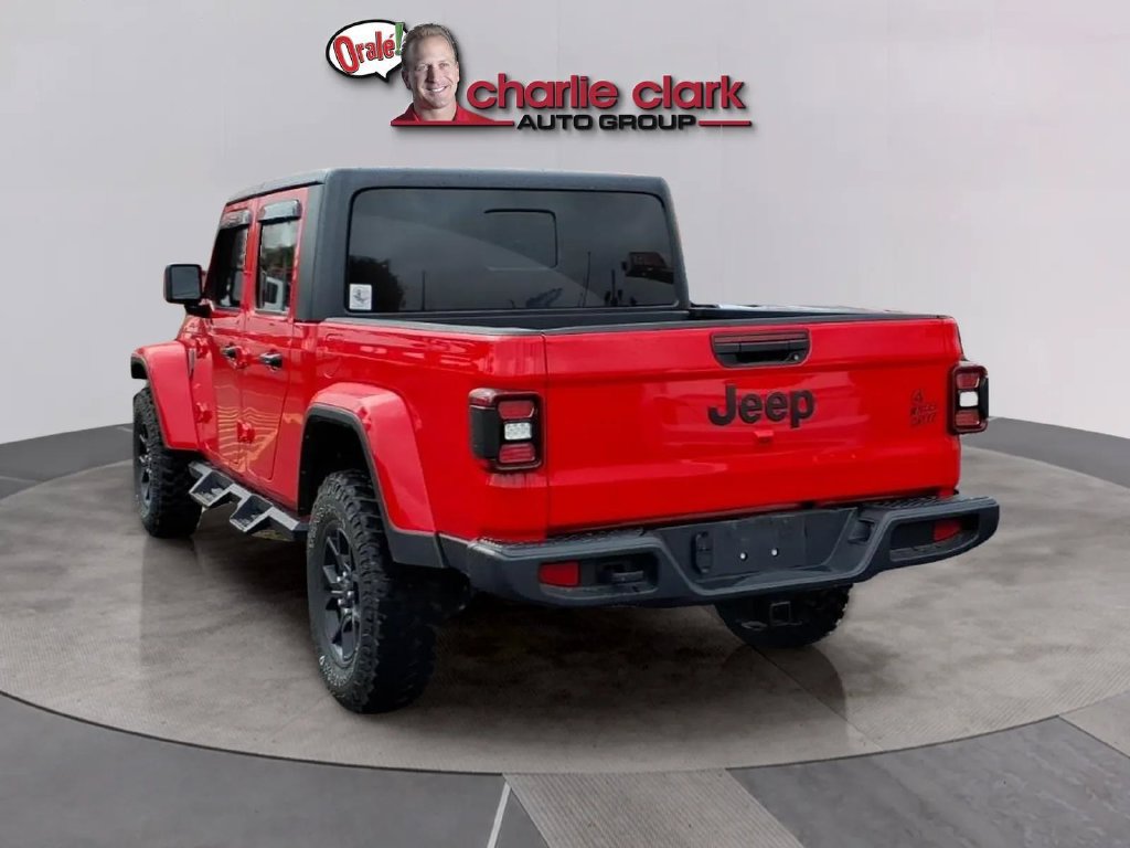 Used 2025 Jeep Gladiator Sport AWD/4WD image 3