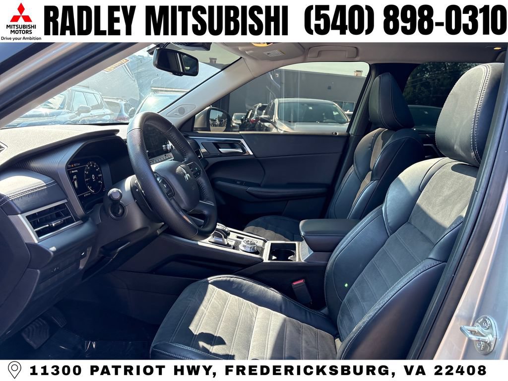 Used 2023 Mitsubishi Outlander SE FWD image 3