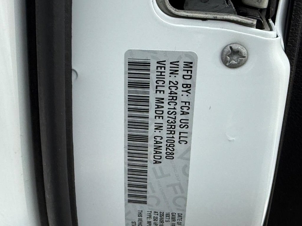 Used 2024 Chrysler Pacifica Limited FWD image 22