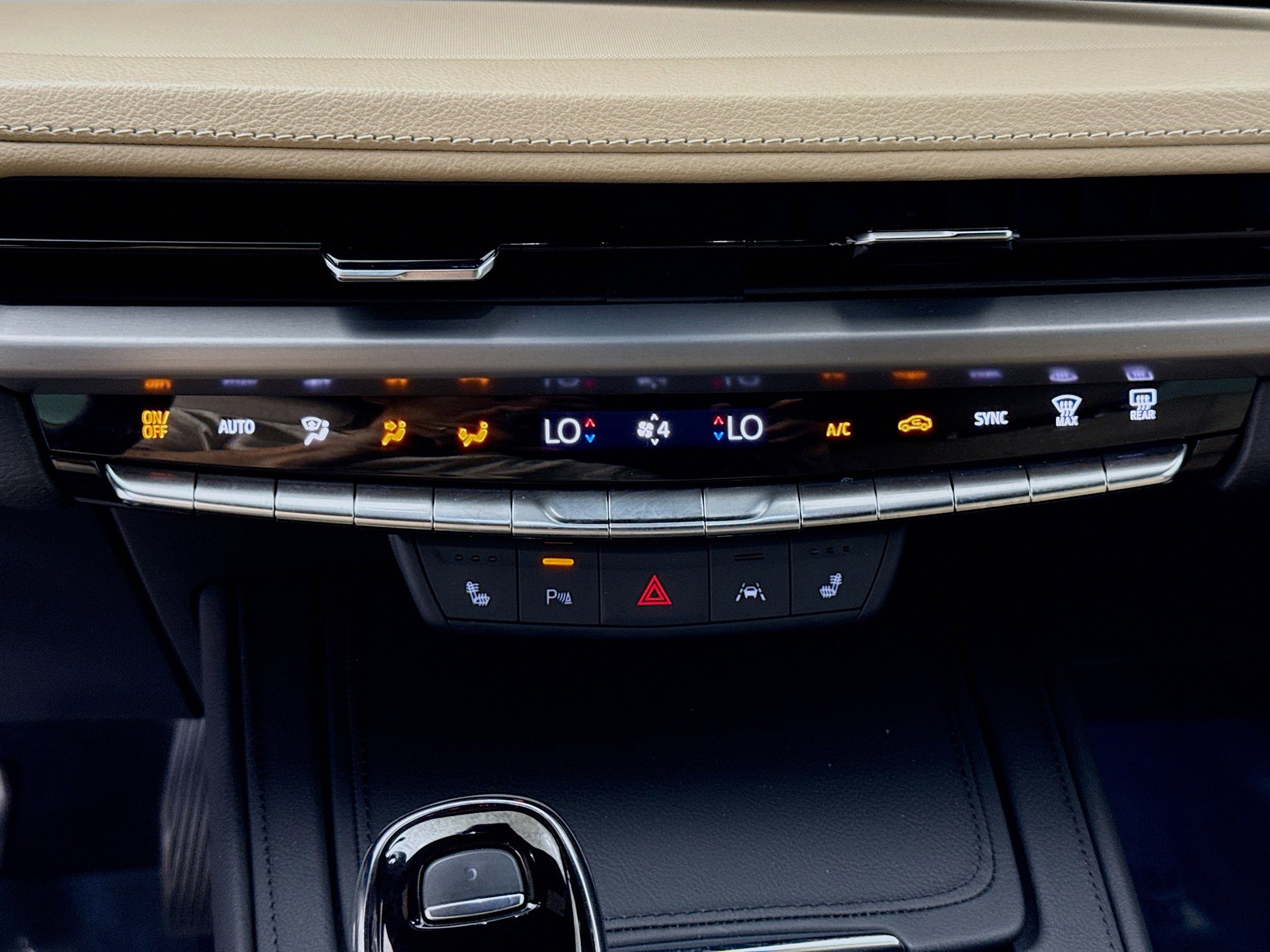 Used 2024 Cadillac XT4 Luxury w/ Cold Weather Package image 16