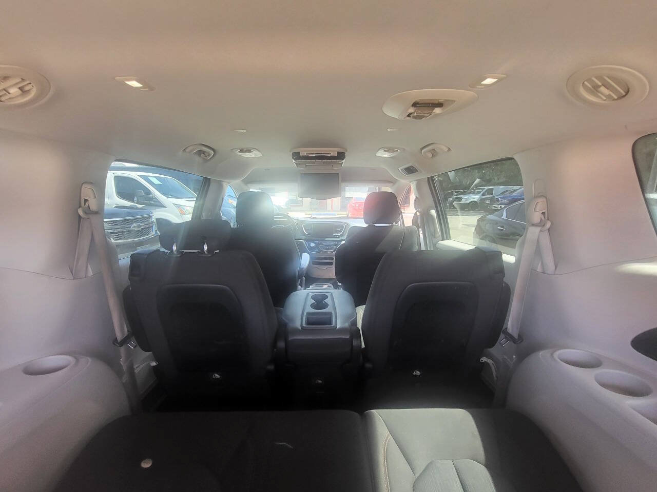 Used 2017 Chrysler Pacifica Touring w/ Tire & Wheel Group FWD image 35