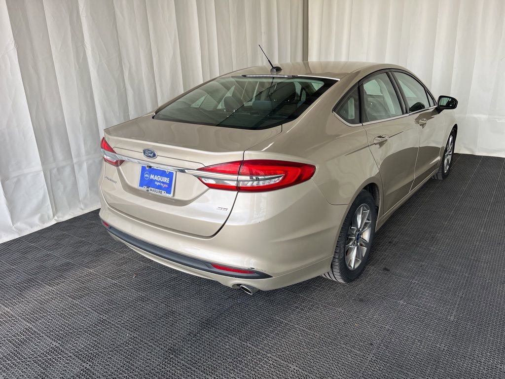 Used 2017 Ford Fusion SE image 33