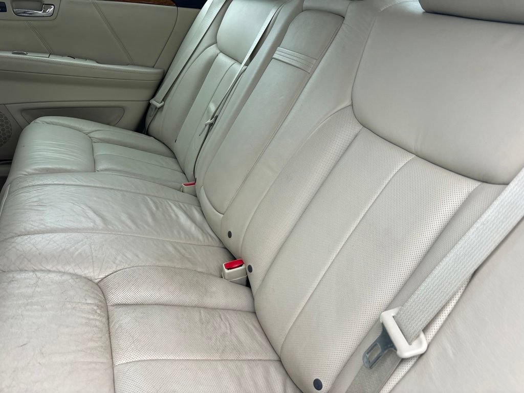 Used 2011 Cadillac DTS Platinum FWD image 31
