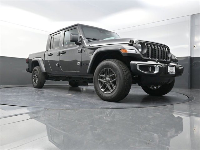 New 2025 Jeep Gladiator Sport image 17