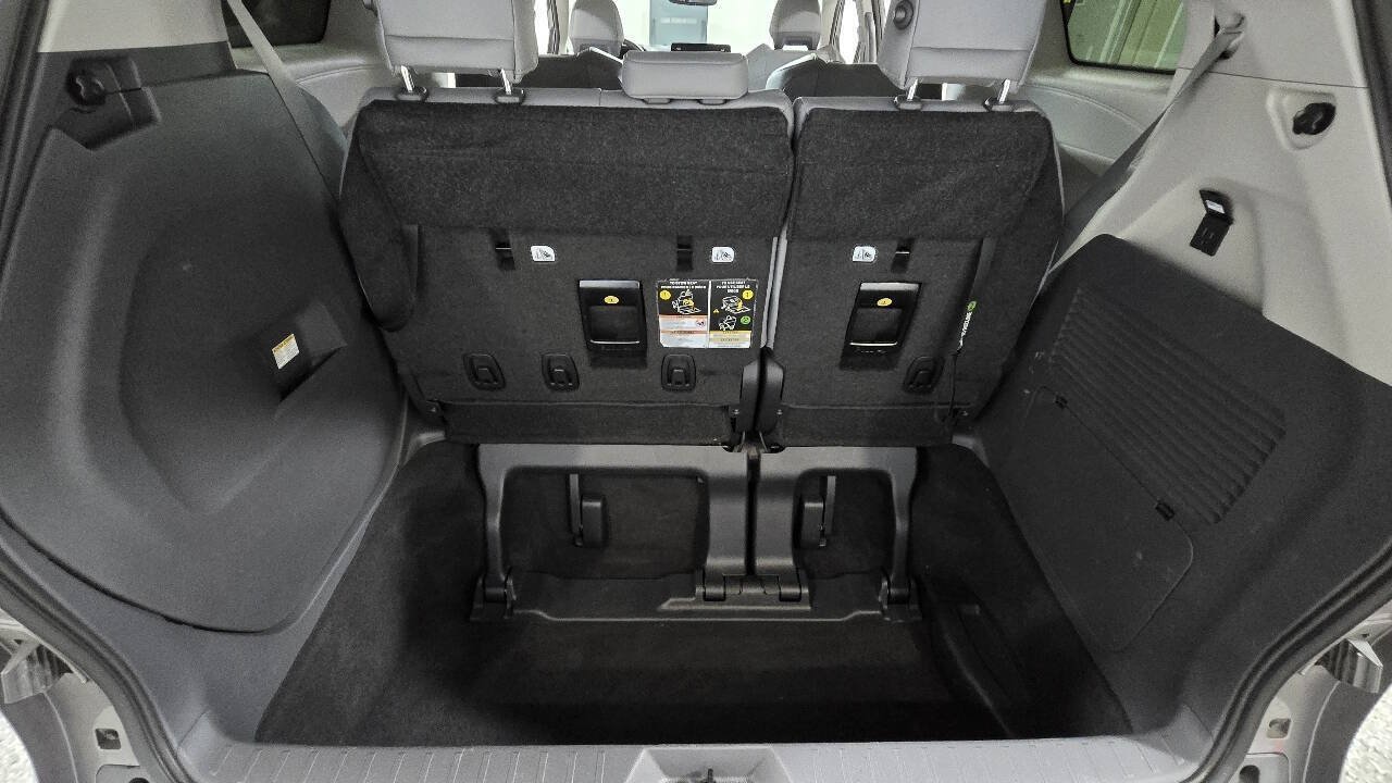 Used 2024 Toyota Sienna XLE w/ XLE Plus Package AWD/4WD image 28