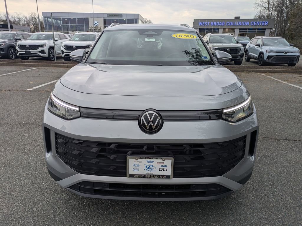 Certified 2025 Volkswagen Tiguan S image 9