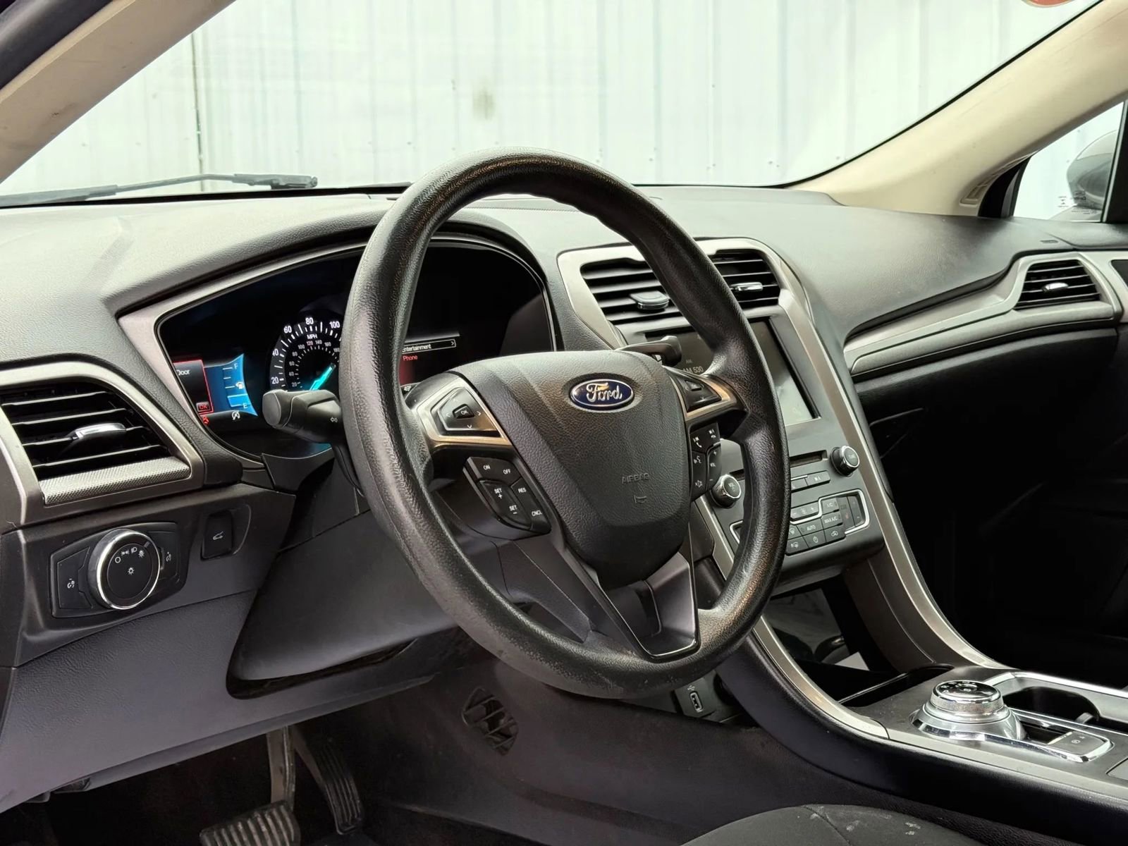 Used 2018 Ford Fusion SE w/ Fusion SE Technology Package image 10