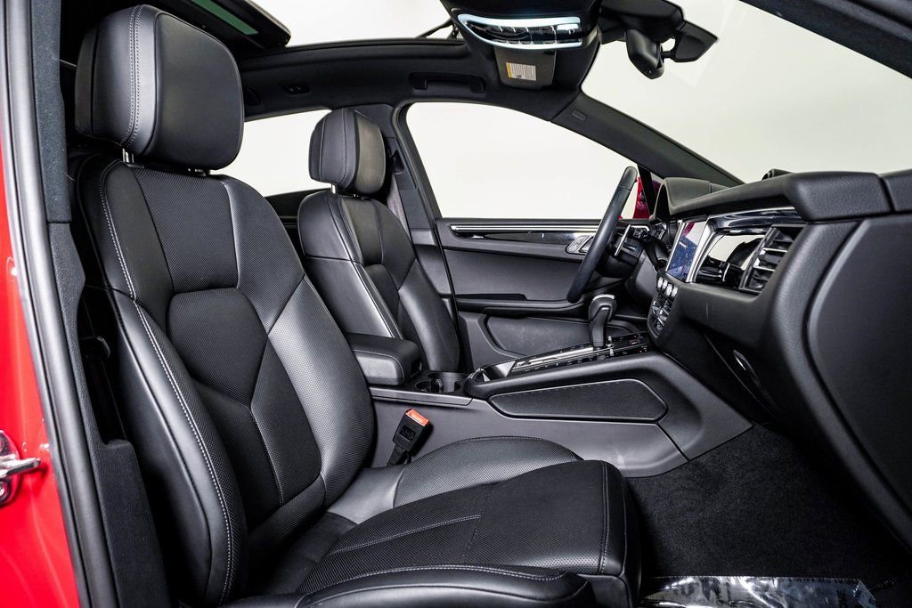 Certified 2024 Porsche Macan w/ Premium Plus Package image 15