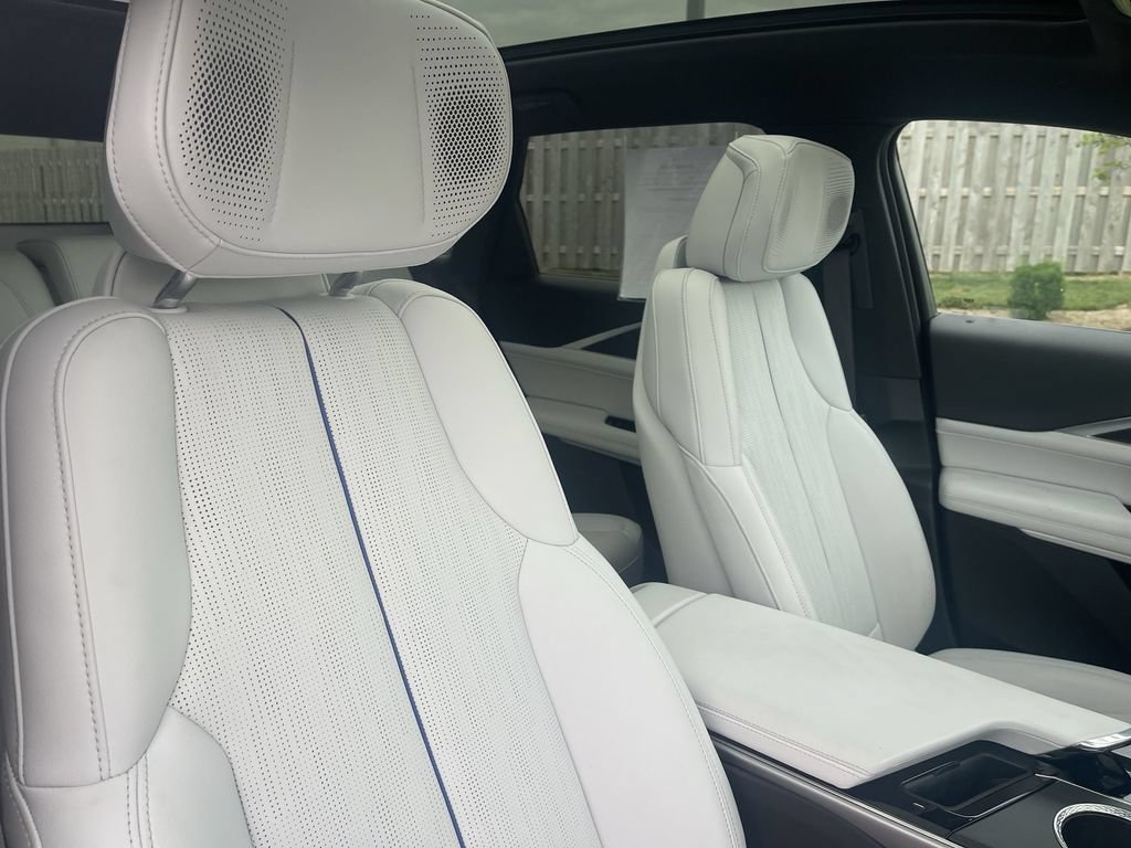 Certified 2025 Cadillac Lyriq Luxury AWD/4WD image 42
