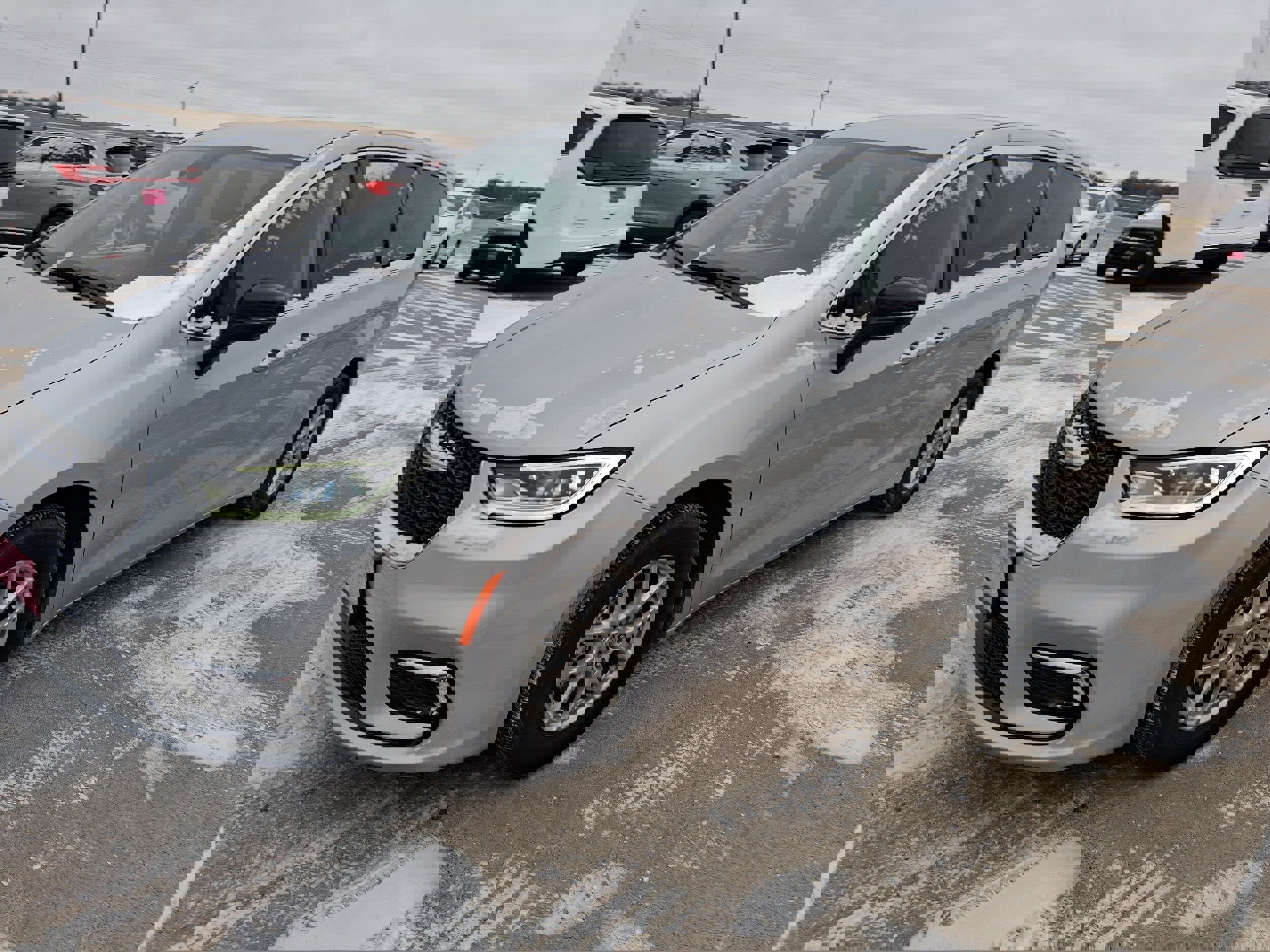 Used 2024 Chrysler Pacifica Touring-L image 2