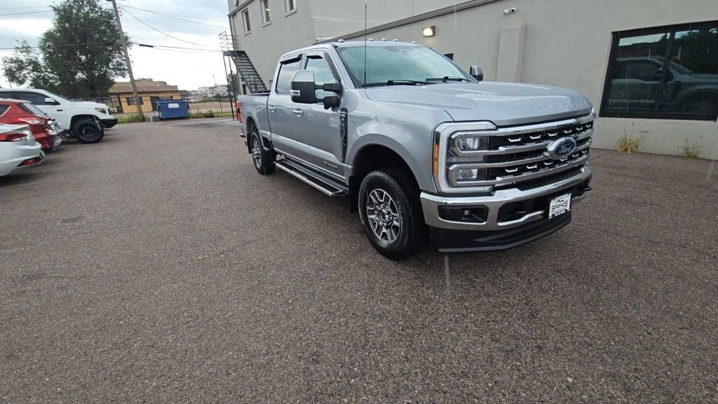 Used 2023 Ford F350 Lariat image 2