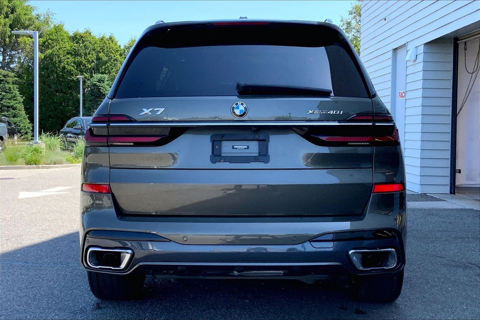 Used 2024 BMW X7 xDrive40i w/ M Sport Package AWD/4WD image 5