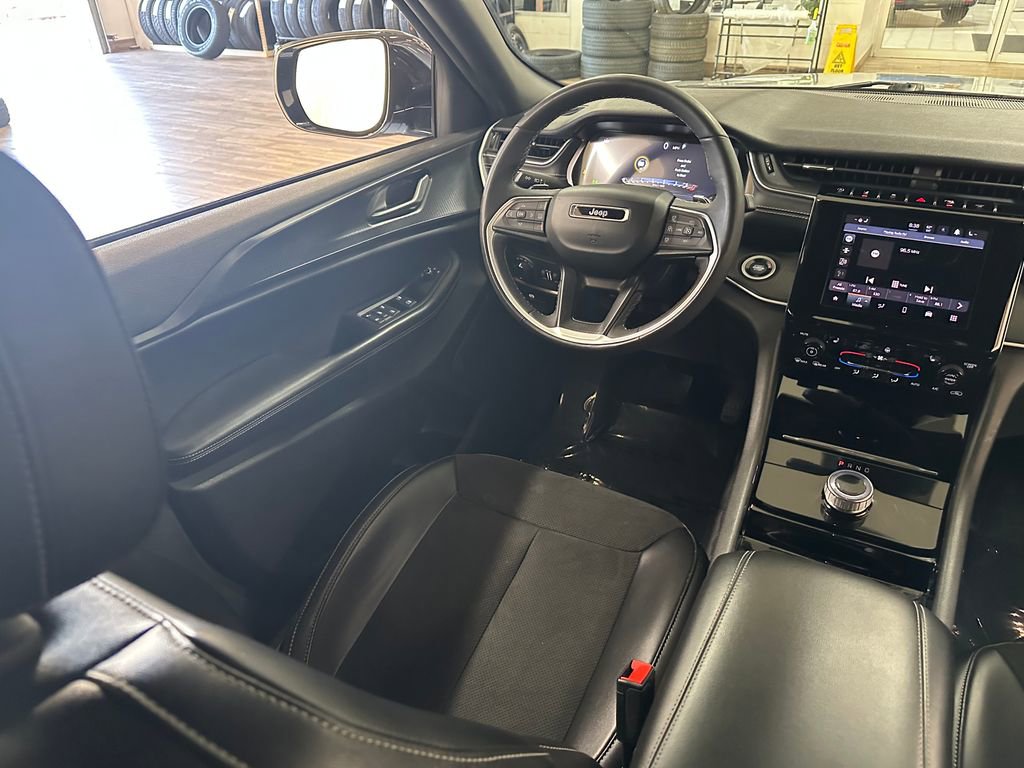 Certified 2023 Jeep Grand Cherokee L Laredo AWD/4WD image 14