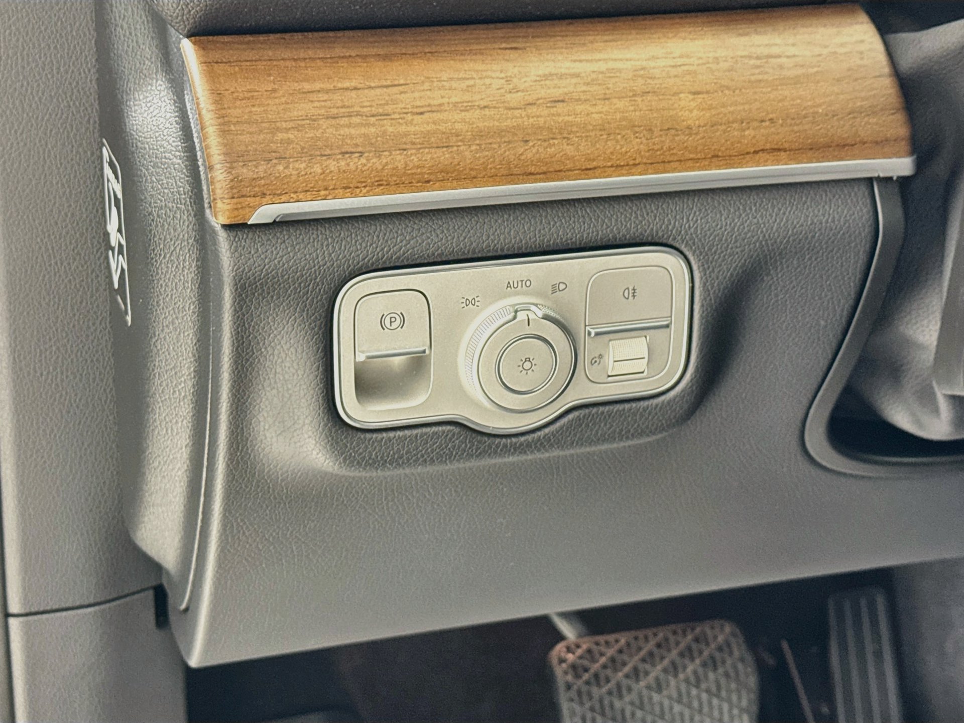 Certified 2025 Mercedes-Benz GLE 350 4MATIC image 11