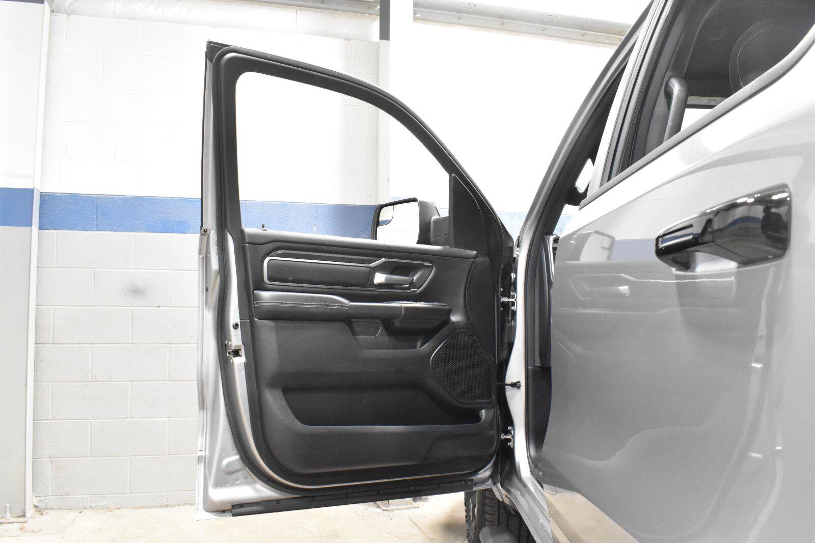 Used 2025 RAM 1500 Big Horn AWD/4WD image 9