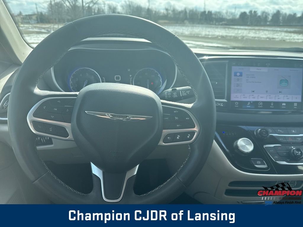 Used 2023 Chrysler Pacifica Touring-L image 20