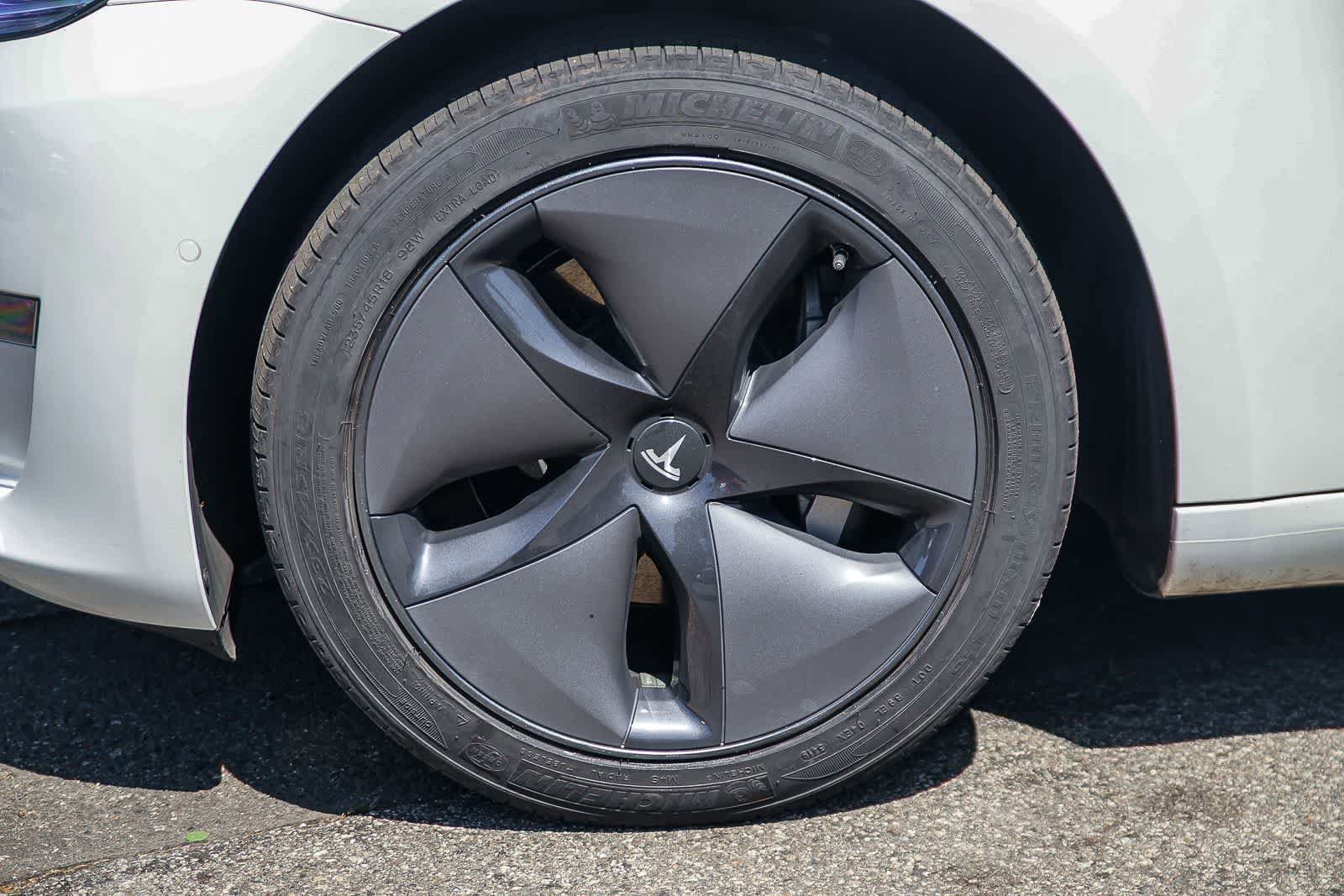 Used 2020 Tesla Model 3 Standard Range Plus RWD image 9