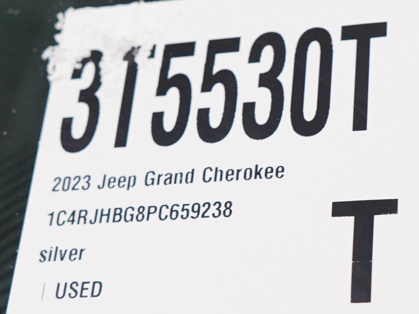 Used 2023 Jeep Grand Cherokee Limited AWD/4WD image 31