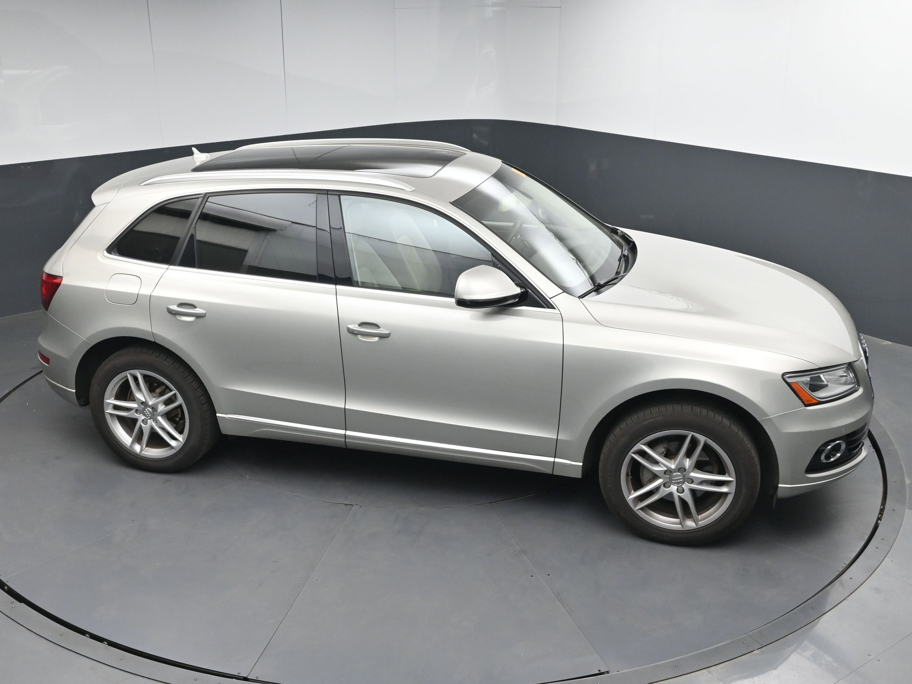 Used 2016 Audi Q5 2.0T Premium Plus w/ Technology Package image 32