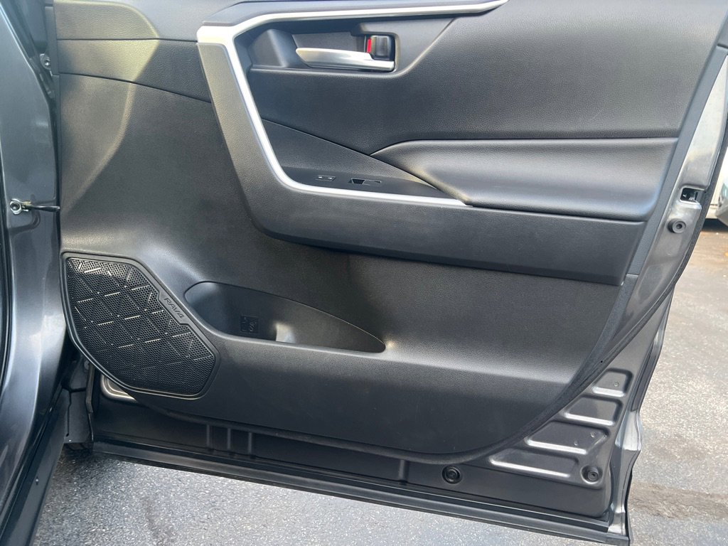 Used 2021 Toyota RAV4 XLE Premium image 13