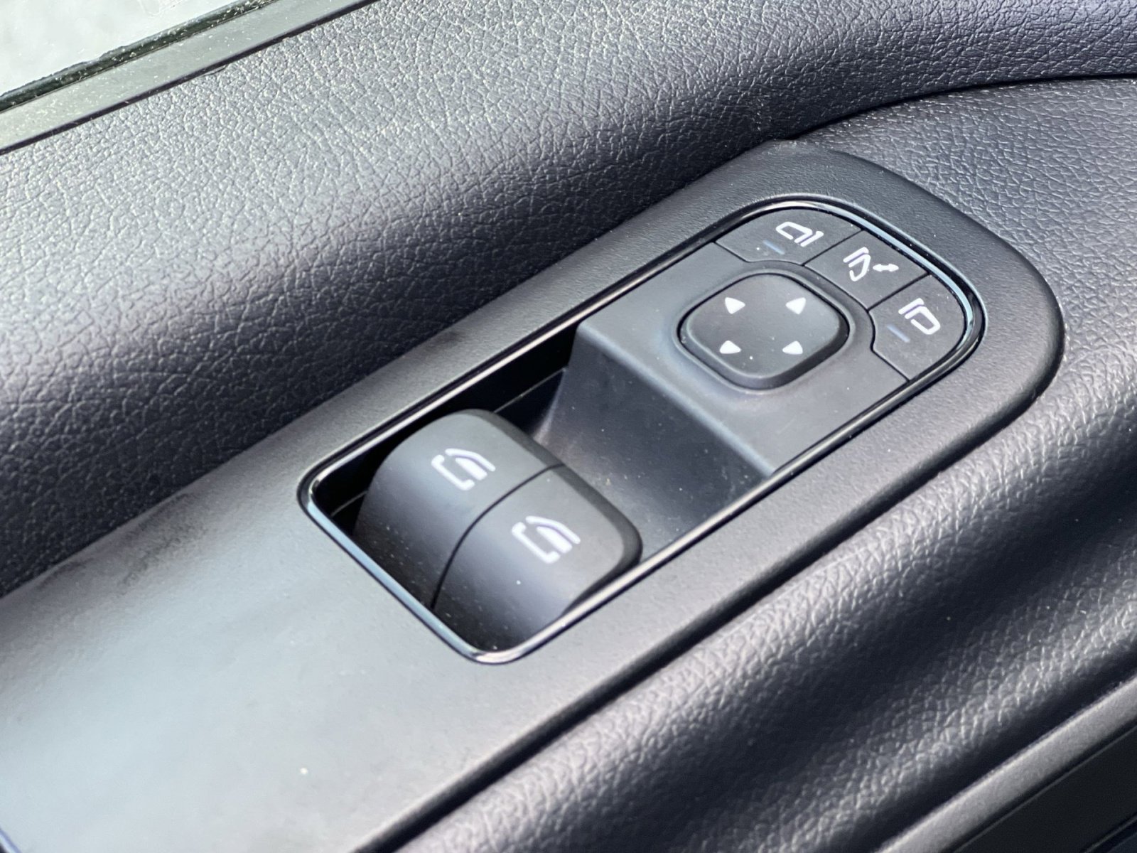 Used 2025 Mercedes-Benz Sprinter 2500 image 13