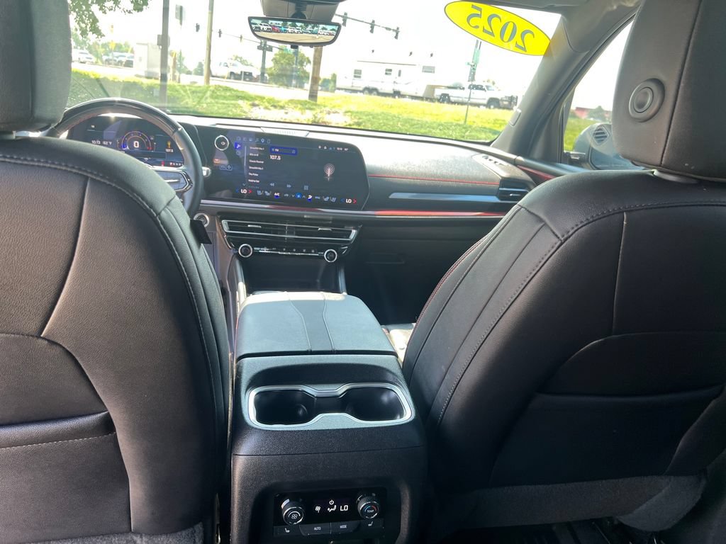 Used 2025 Chevrolet Traverse RS AWD/4WD image 26