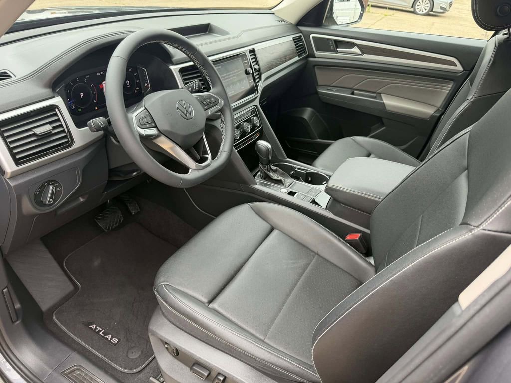Used 2023 Volkswagen Atlas SE FWD image 23