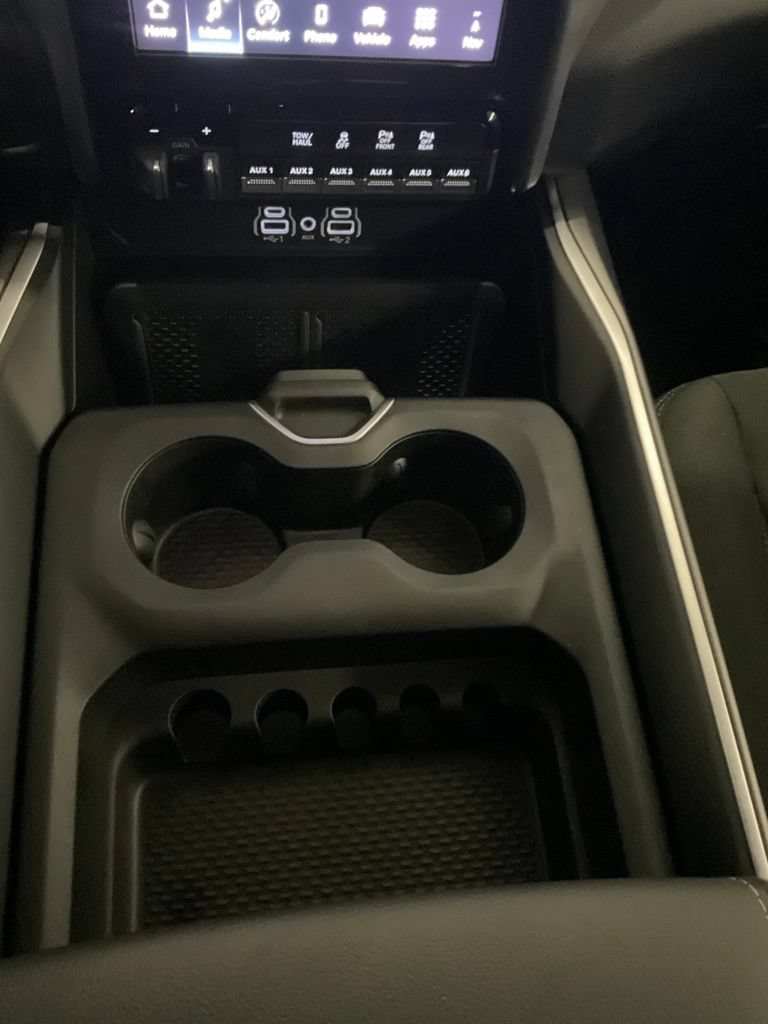 Used 2025 RAM 3500 Big Horn AWD/4WD image 23