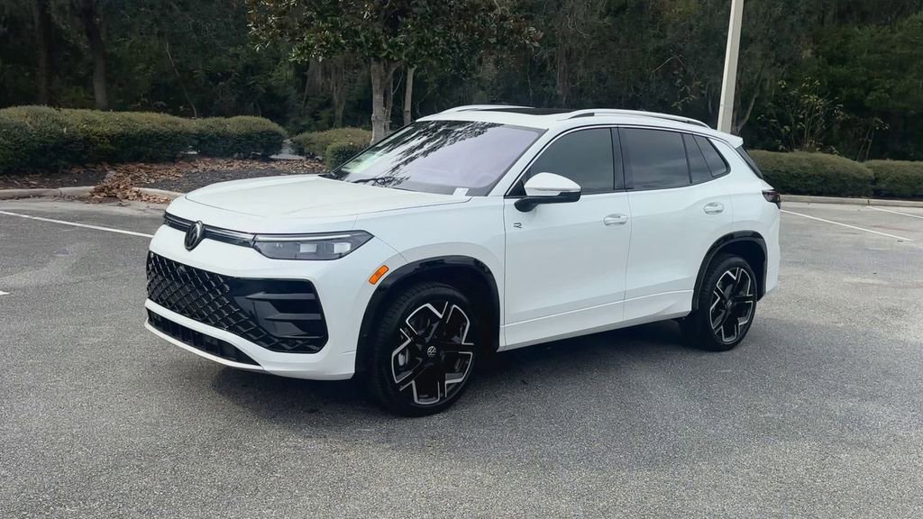 New 2026 Volkswagen Tiguan SEL R-Line image 4