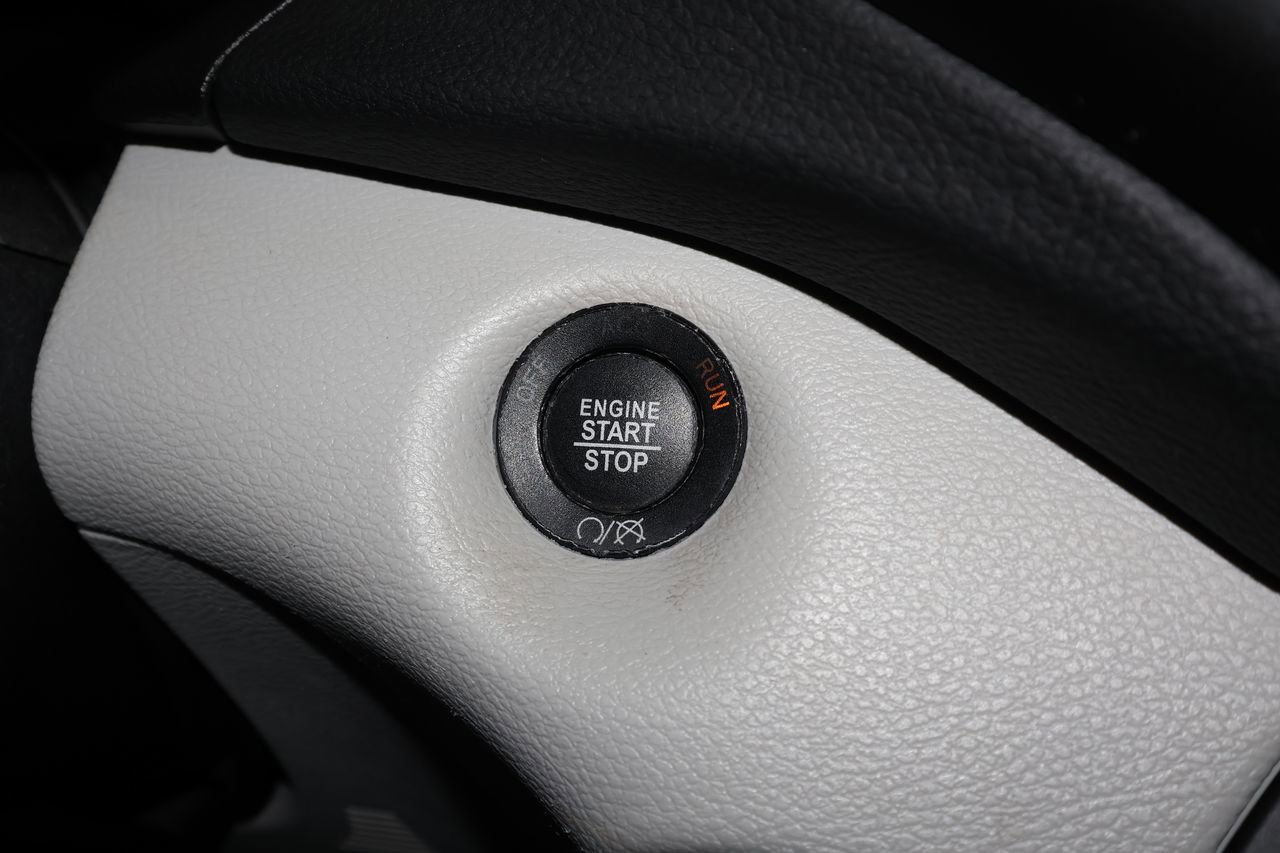 Used 2021 Jeep Cherokee Limited w/ Elite Package AWD/4WD image 16