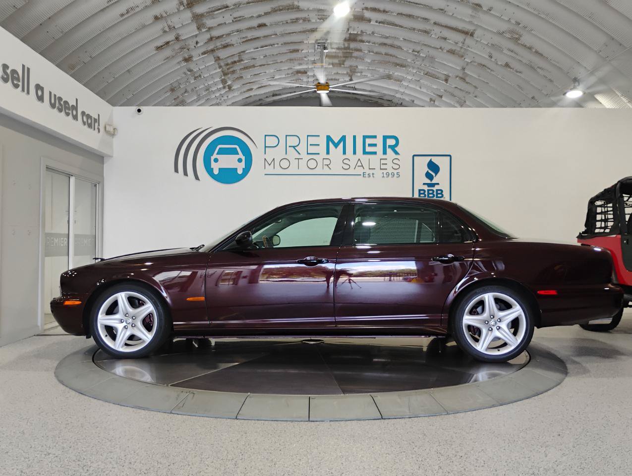 Used 2005 Jaguar XJ Vanden Plas Super V8 RWD image 3