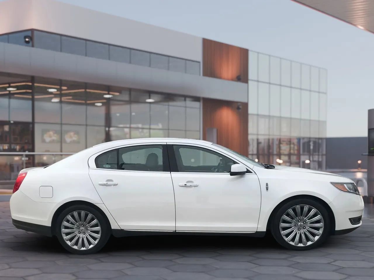 Used 2014 Lincoln MKS Sedan 4D w/ Equipment Group 101A image 4