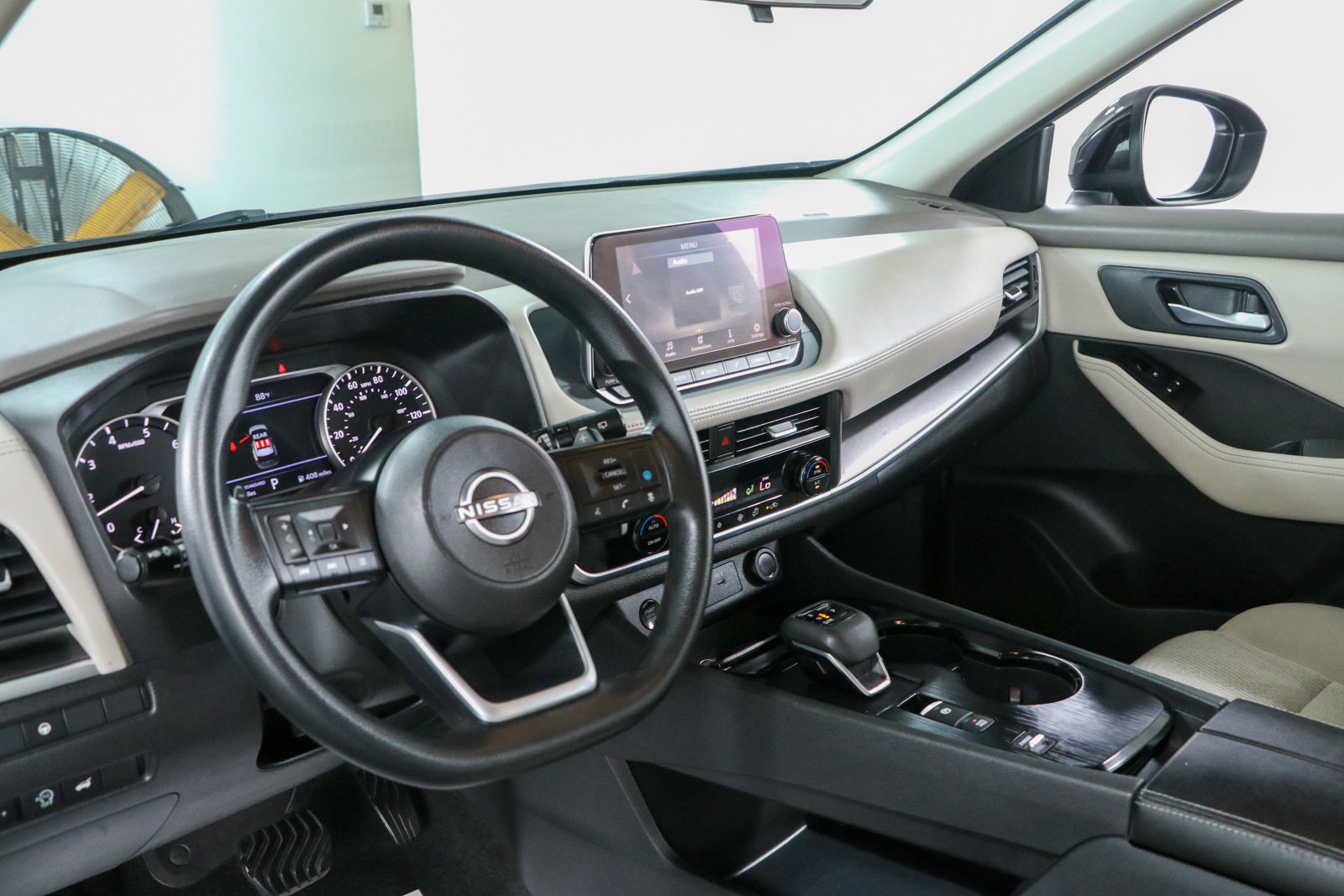 Used 2024 Nissan Rogue SV FWD image 22