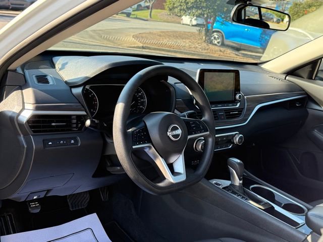 Used 2024 Nissan Altima 2.5 SV image 16