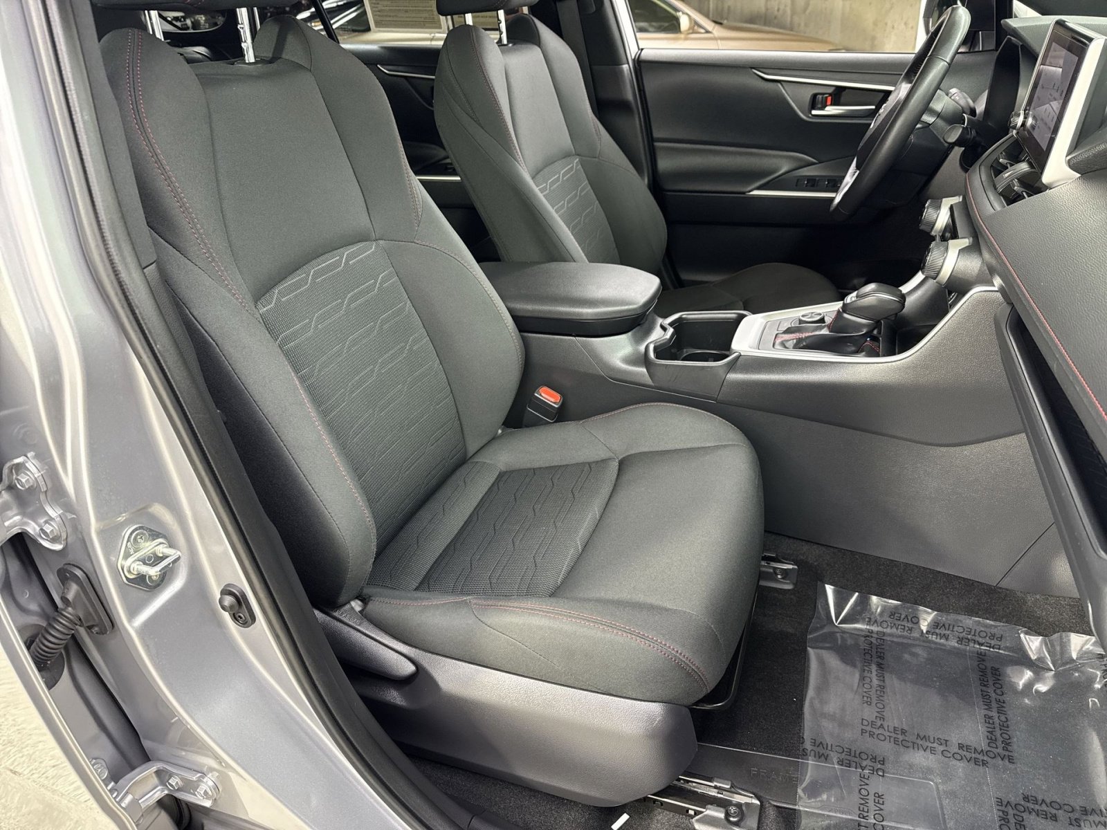 Used 2024 Toyota RAV4 SE image 32