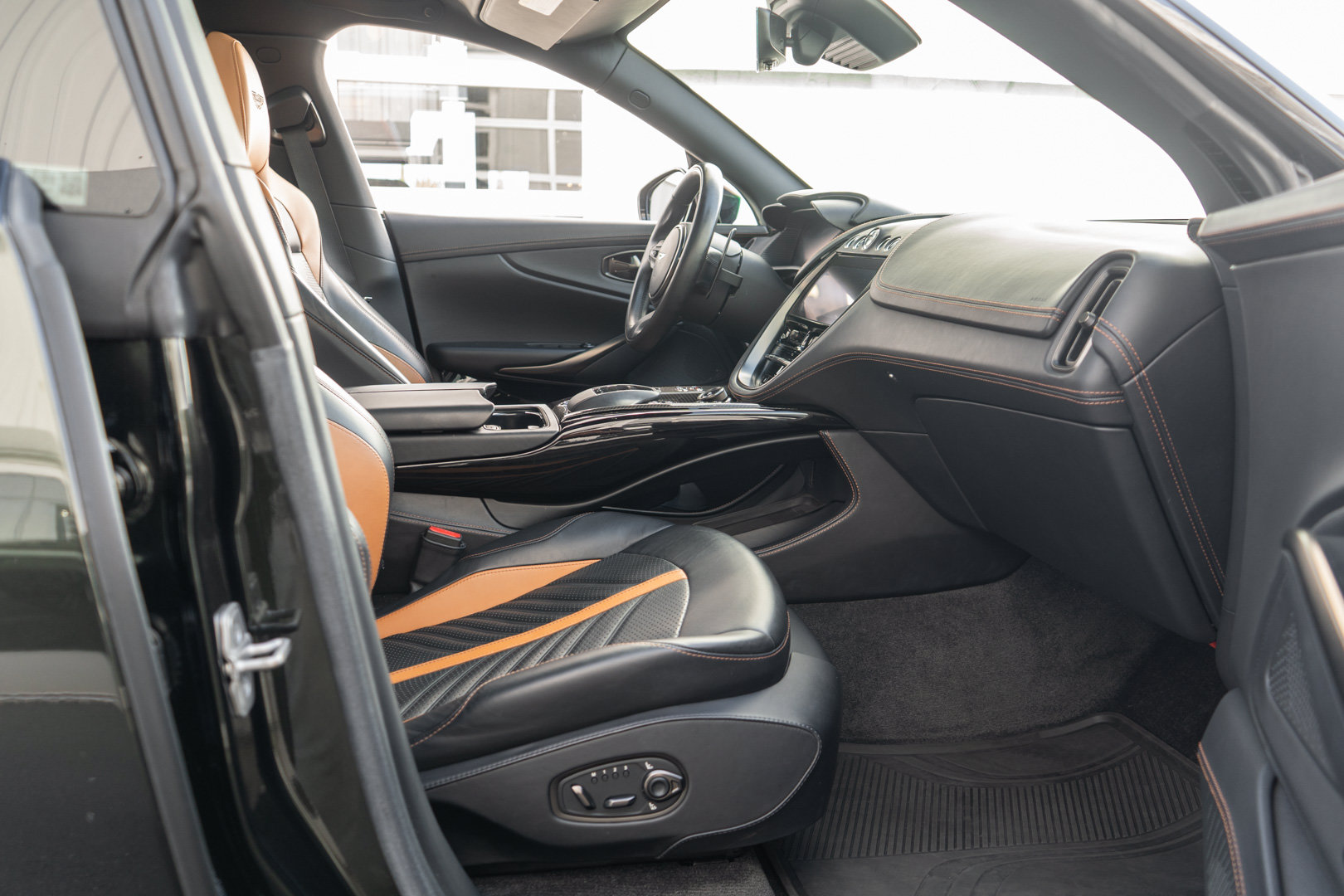 Used 2023 Aston Martin DBX 707 AWD/4WD image 32