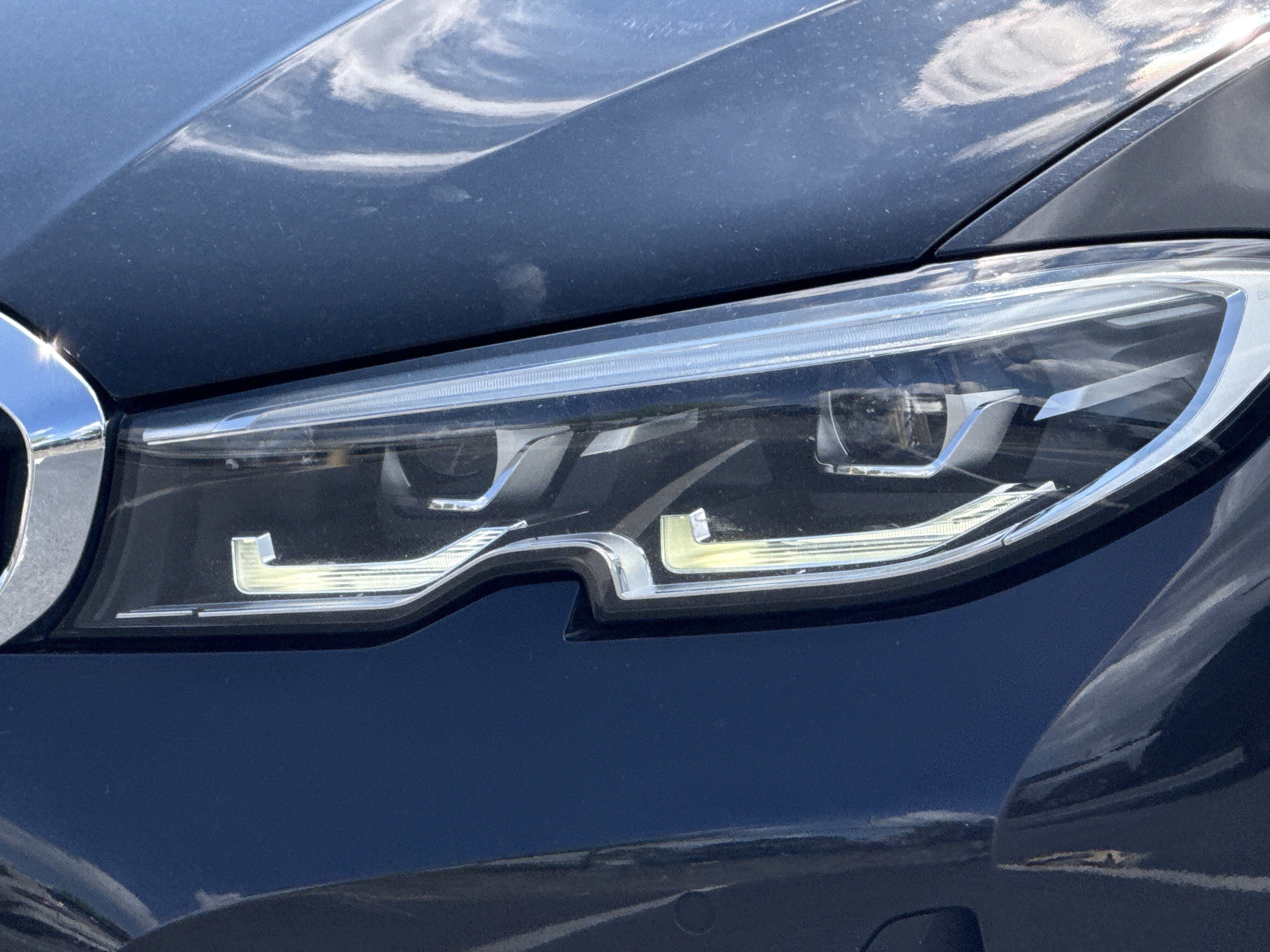 Used 2022 BMW 330e w/ Premium Package RWD image 6