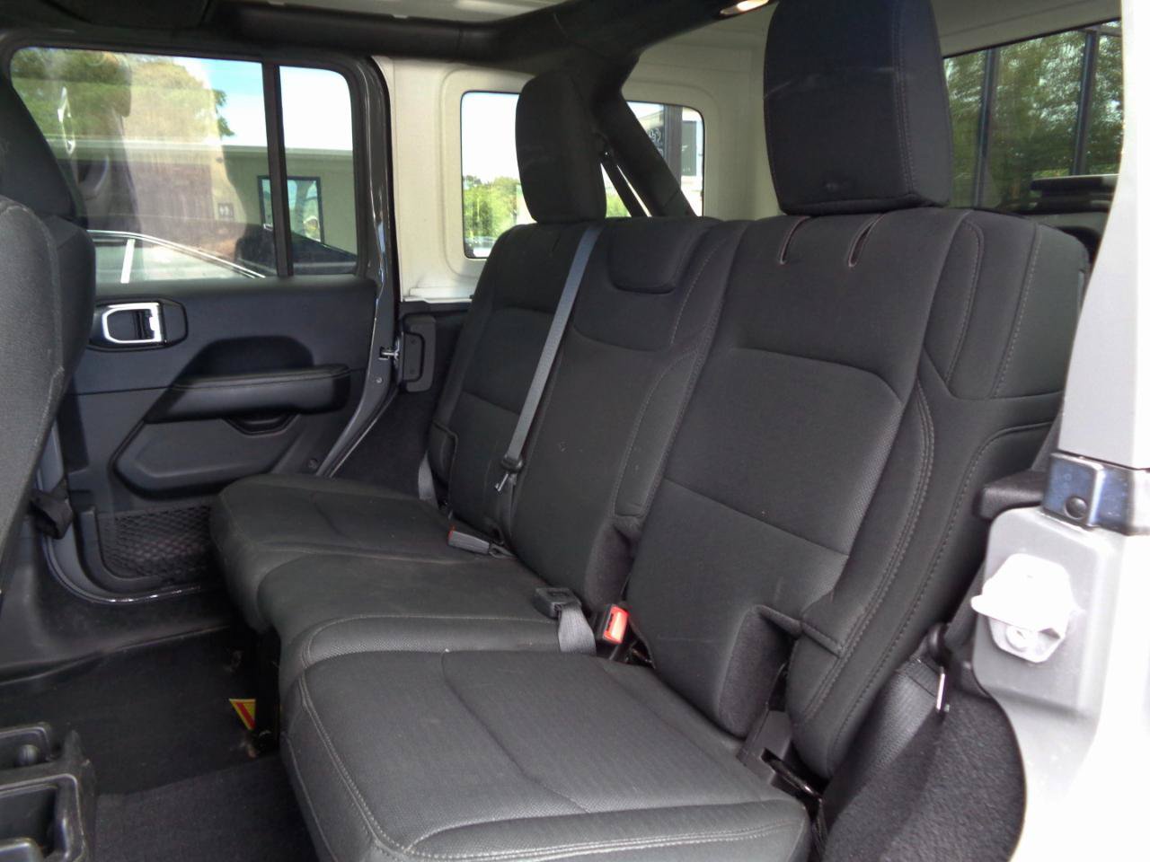 Used 2019 Jeep Wrangler Unlimited Sahara w/ Dual Top Group AWD/4WD image 14