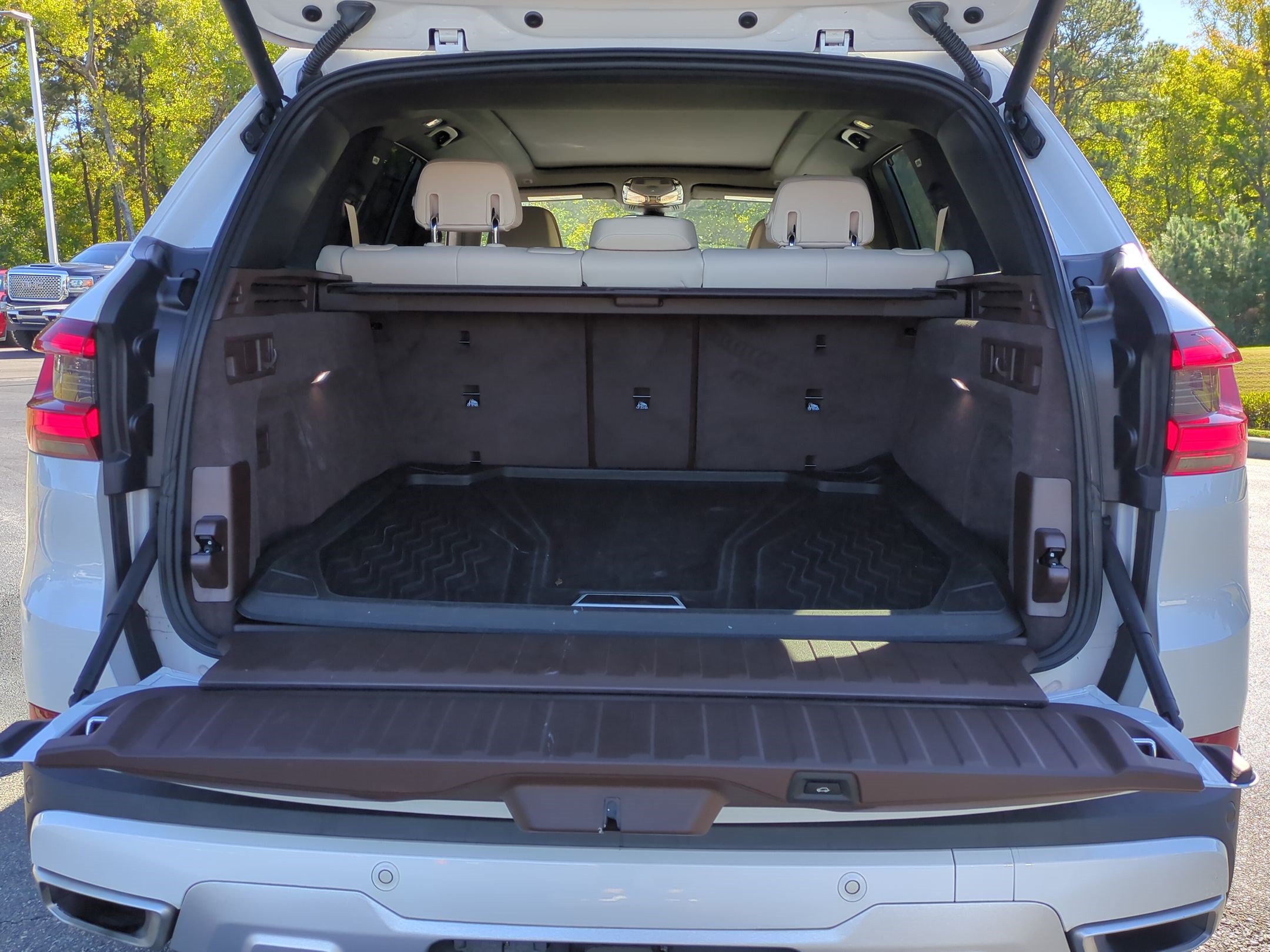 Used 2019 BMW X5 xDrive40i w/ Premium Package AWD/4WD image 32