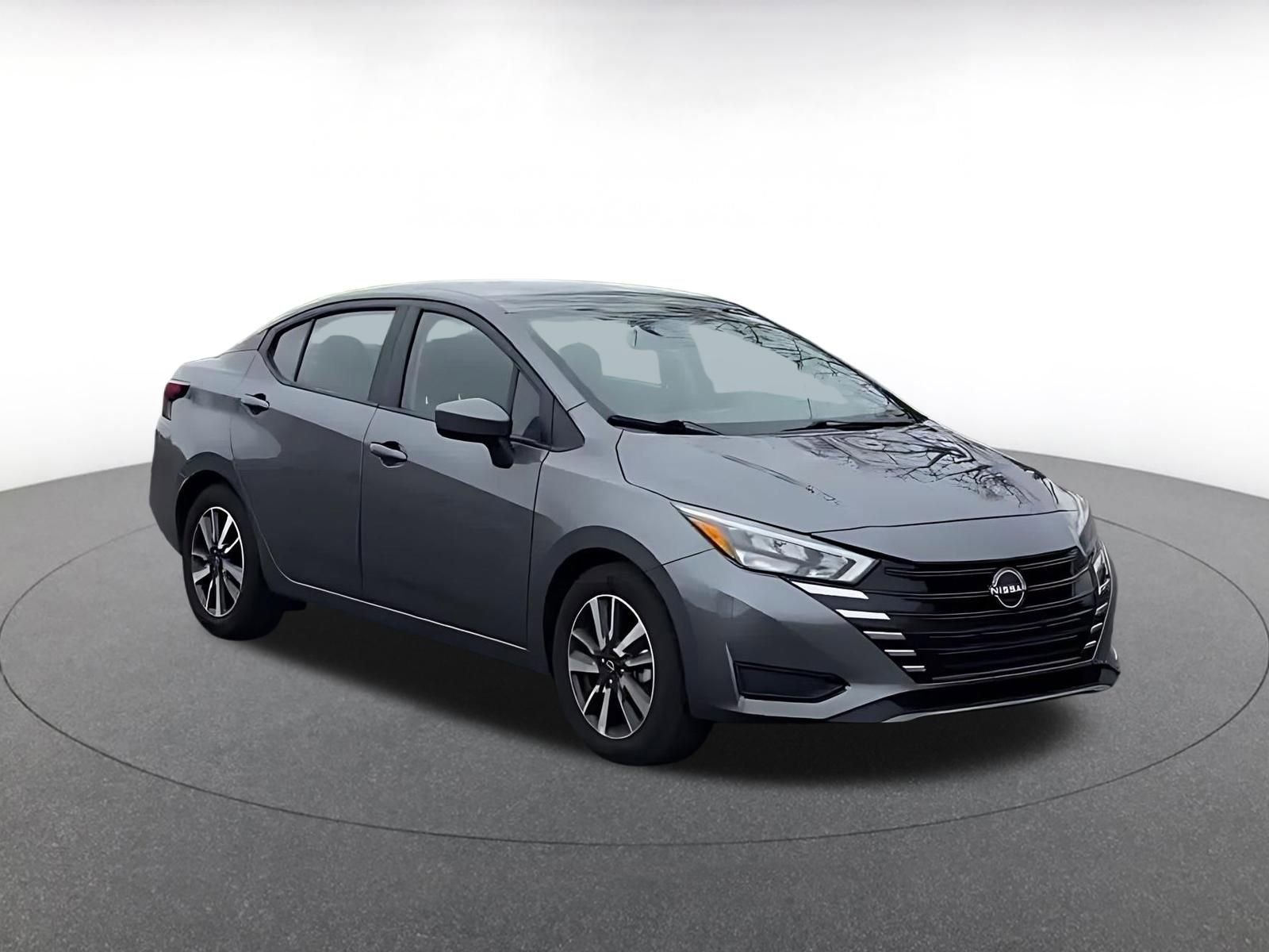 Used 2025 Nissan Versa SV FWD image 3