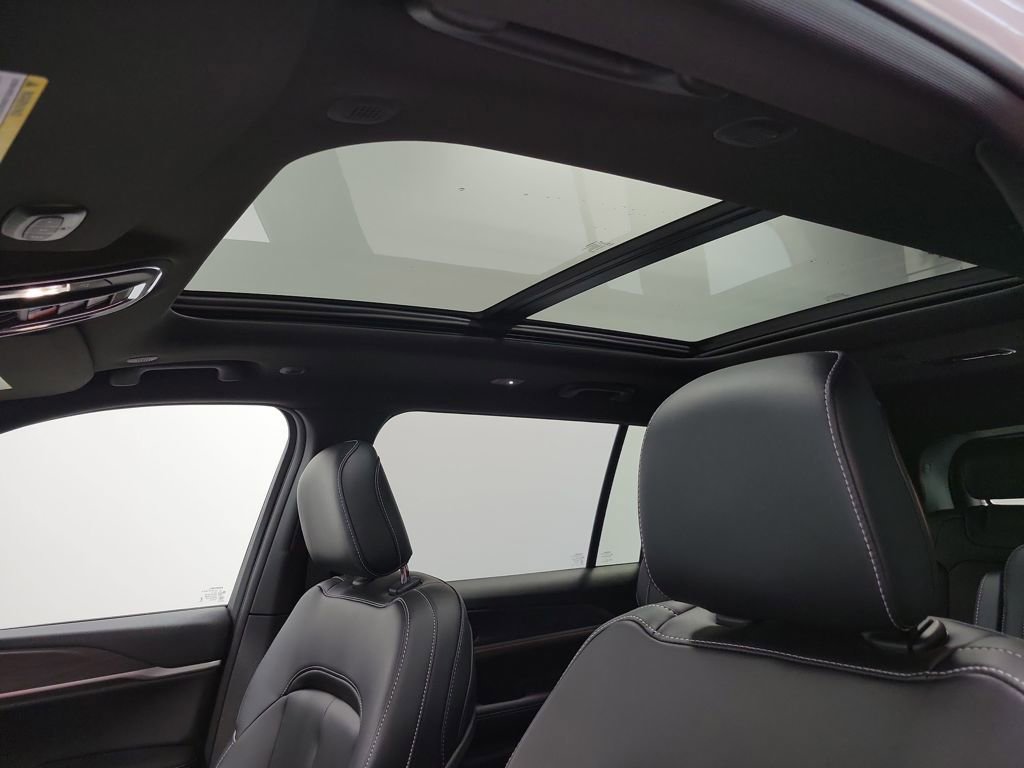 New 2025 Jeep Grand Cherokee L Limited w/ Black Appearance Package image 15