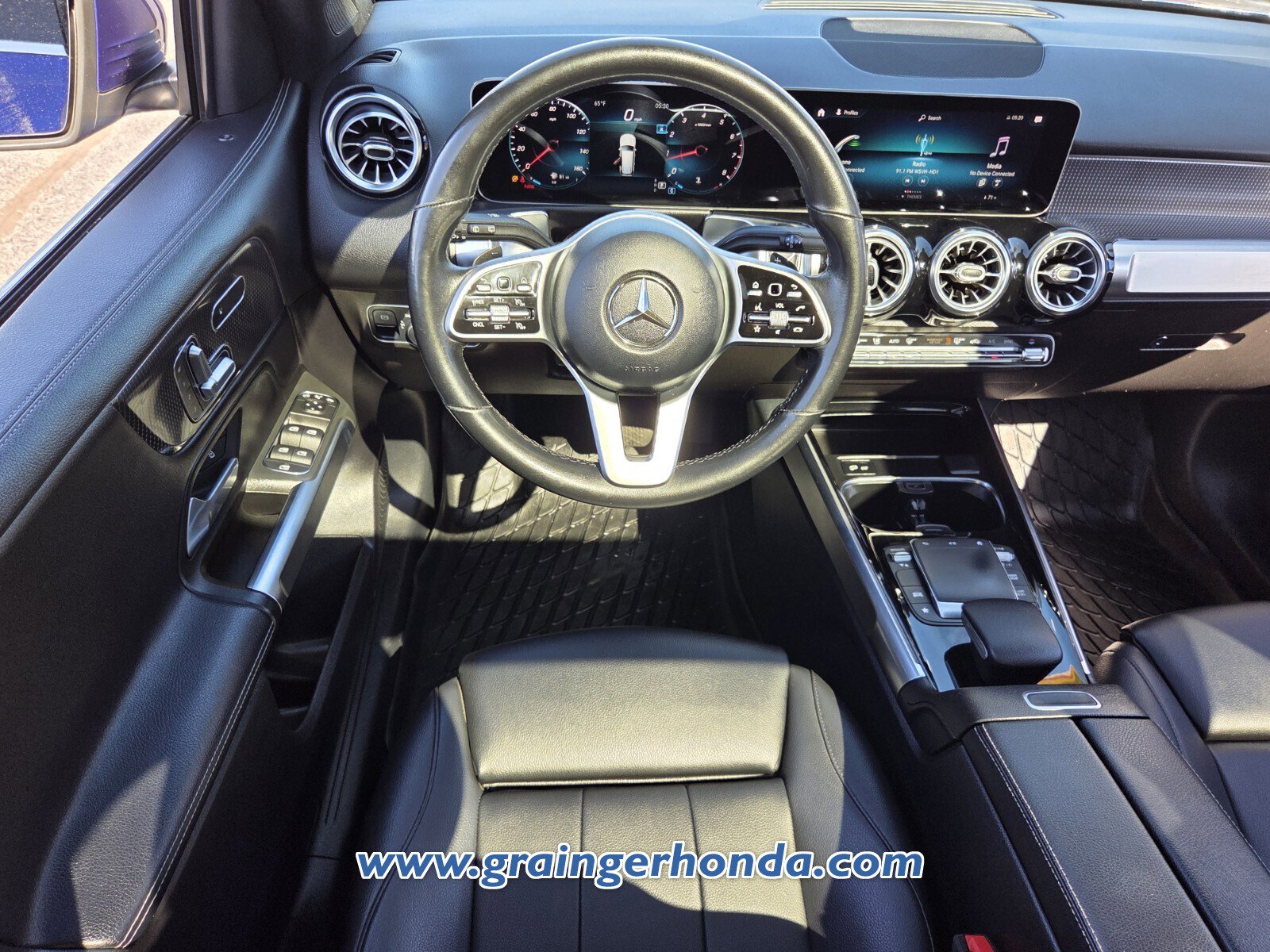 Used 2021 Mercedes-Benz GLB 250 4MATIC w/ Premium Package image 11