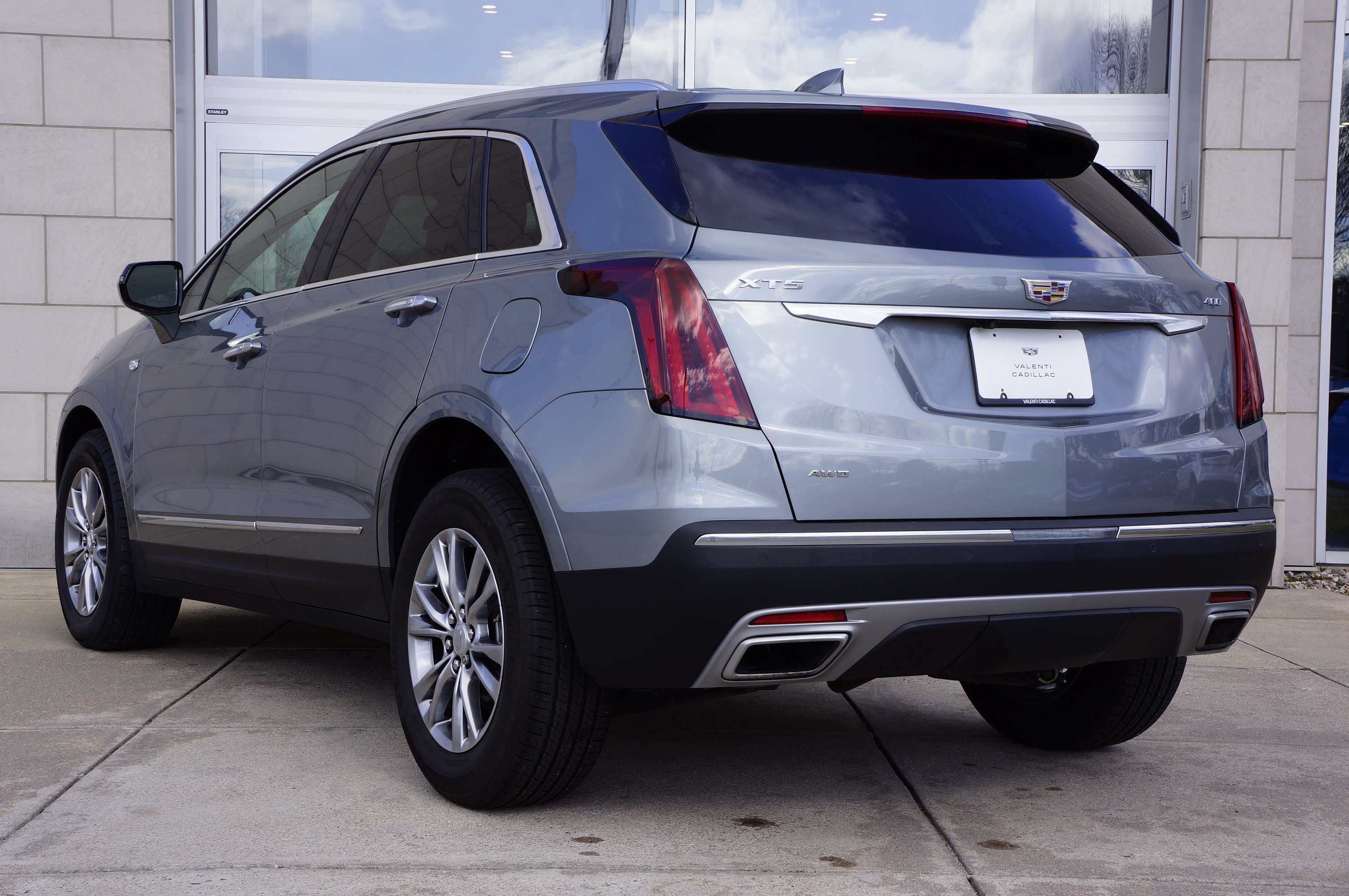 New 2025 Cadillac XT5 Luxury AWD/4WD image 9