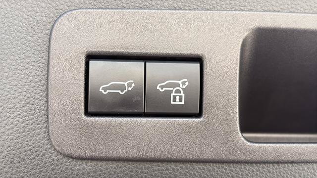Used 2024 Lexus LX 600 4WD w/ Luxury Package image 36