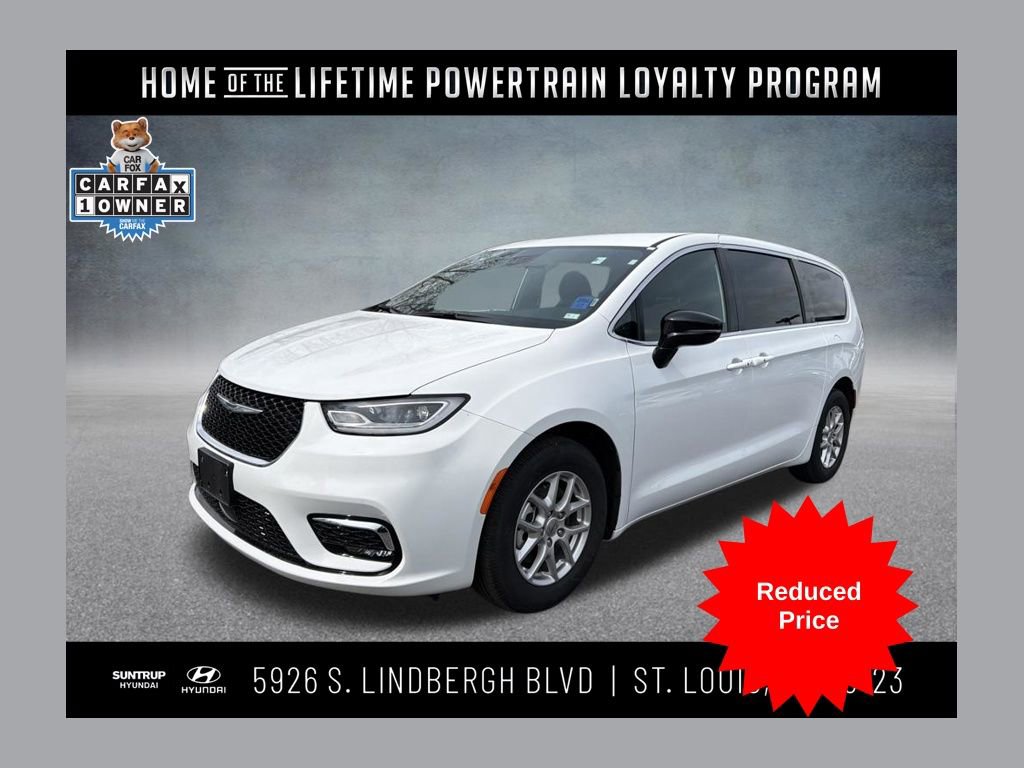 Used 2025 Chrysler Pacifica Select