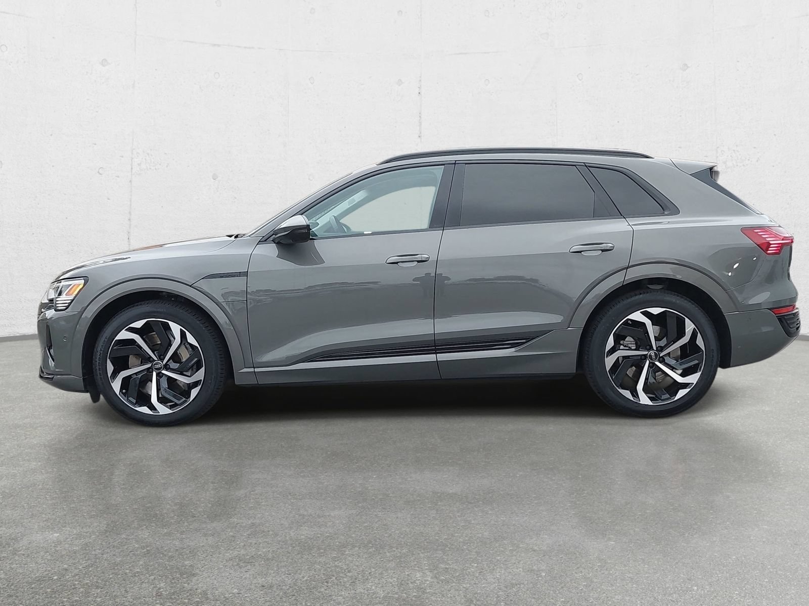 Used 2024 Audi Q8 e-tron Premium Plus w/ Prestige Package AWD/4WD image 8