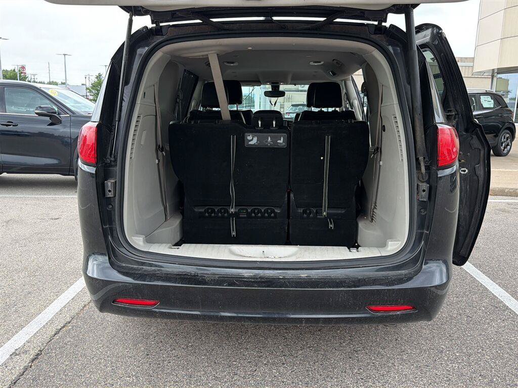 Used 2020 Chrysler Voyager Lxi FWD image 20
